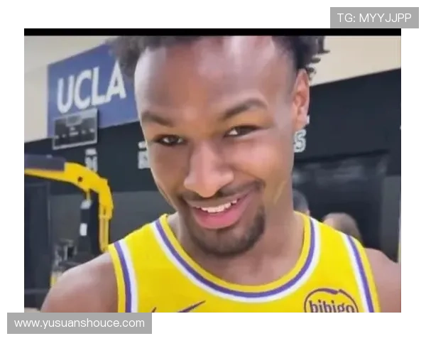 八村塁欧洲步上篮打成2+1 布朗尼里夫斯拉起击掌詹姆斯庆祝瞬间